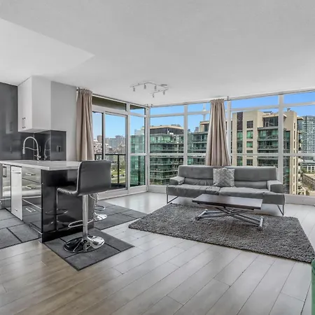 2 Bedroom With City Views With Free Parking And Pool